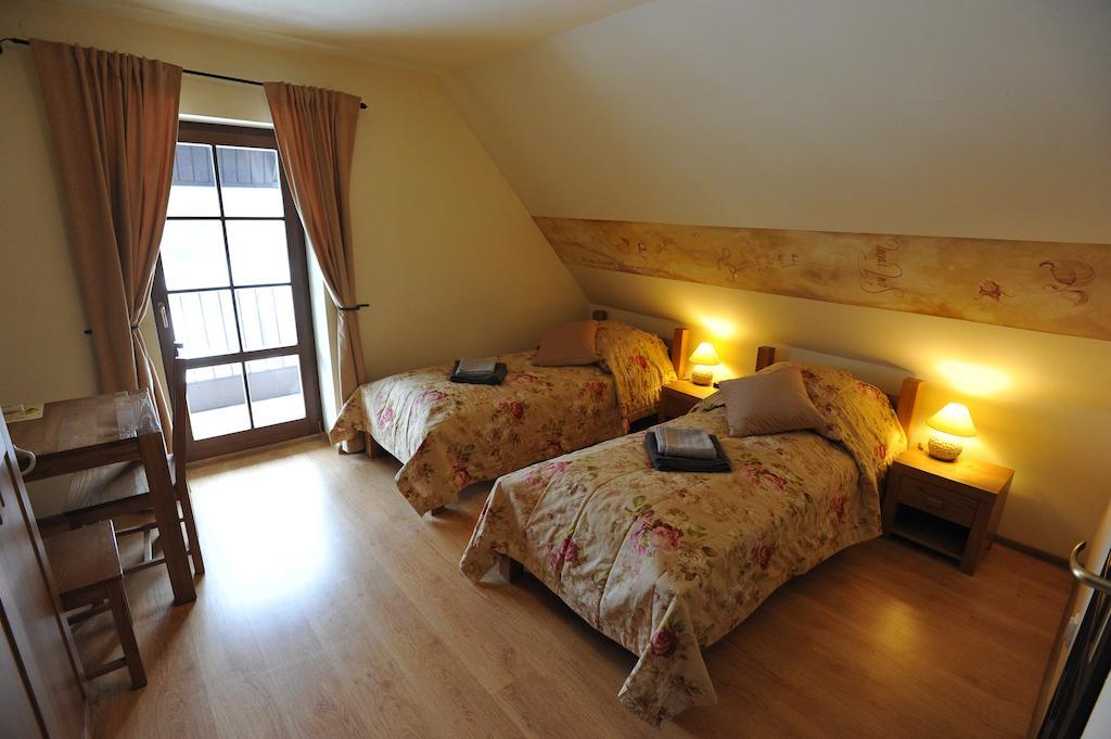 Quo Vadis Lounge Bed & Breakfast คาชิเมียร์ซ ดอลนี ห้อง รูปภาพ